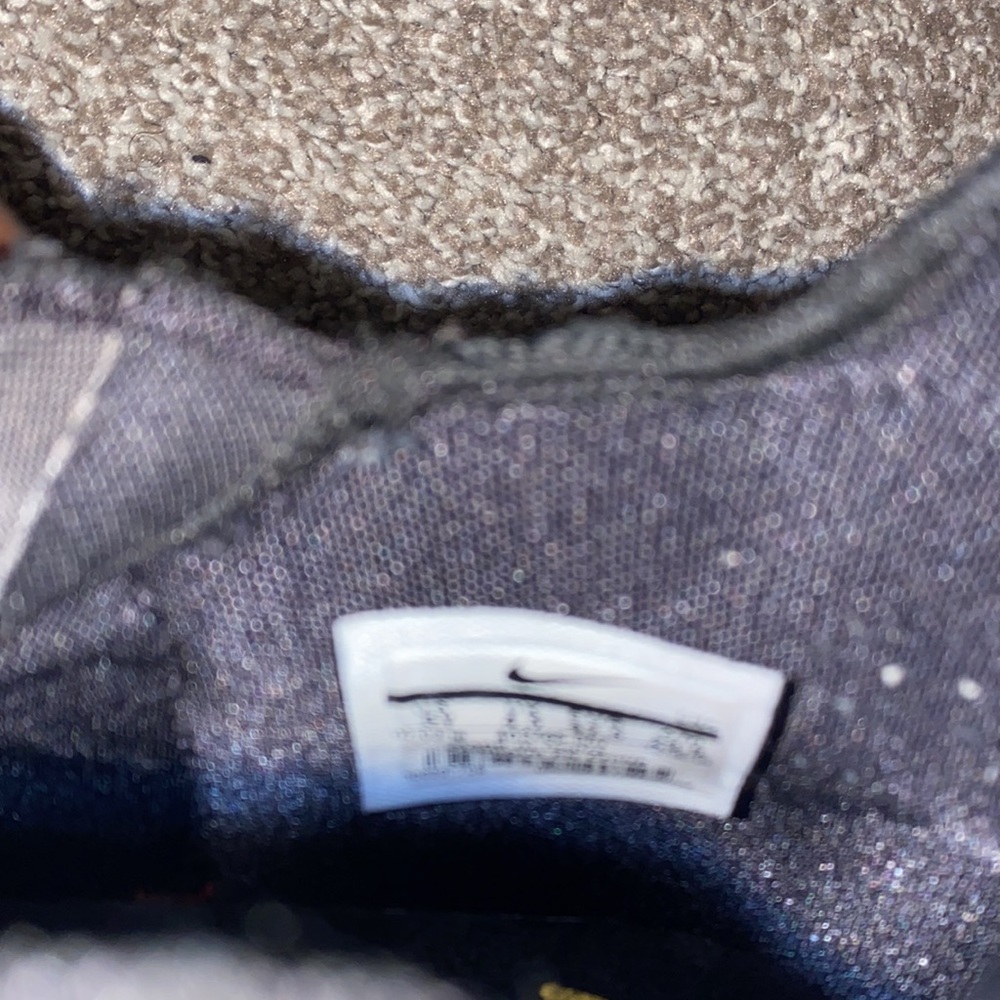 Lebron 16 - Picture 5 of 5